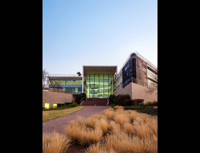 3,000M² OFFICE TO LET IN WATERFALL